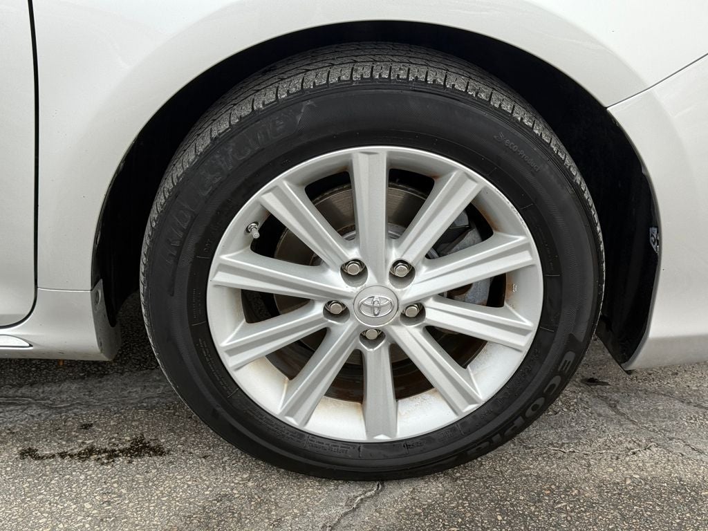 2014 Toyota Camry XLE Near Milwaukee WI
