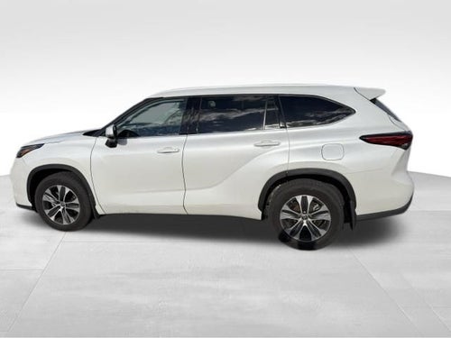 2022 Toyota Highlander XLE Blue Certified AWD Near Milwaukee WI