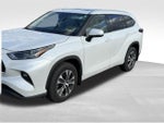 2022 Toyota Highlander XLE Blue Certified AWD Near Milwaukee WI