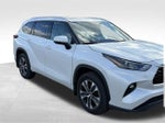 2022 Toyota Highlander XLE Blue Certified AWD Near Milwaukee WI