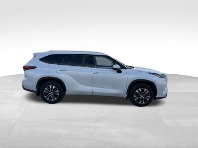 2022 Toyota Highlander XLE Blue Certified AWD Near Milwaukee WI