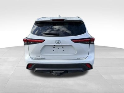 2022 Toyota Highlander XLE Blue Certified AWD Near Milwaukee WI