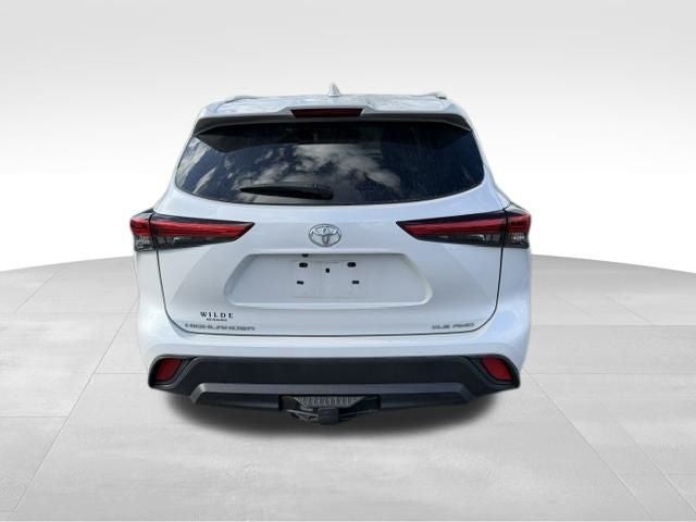 2022 Toyota Highlander XLE Blue Certified AWD Near Milwaukee WI