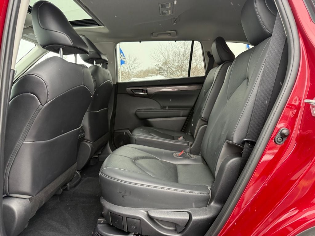 2021 Toyota Highlander Hybrid Limited Blue Certified AWD Near Milwaukee WI