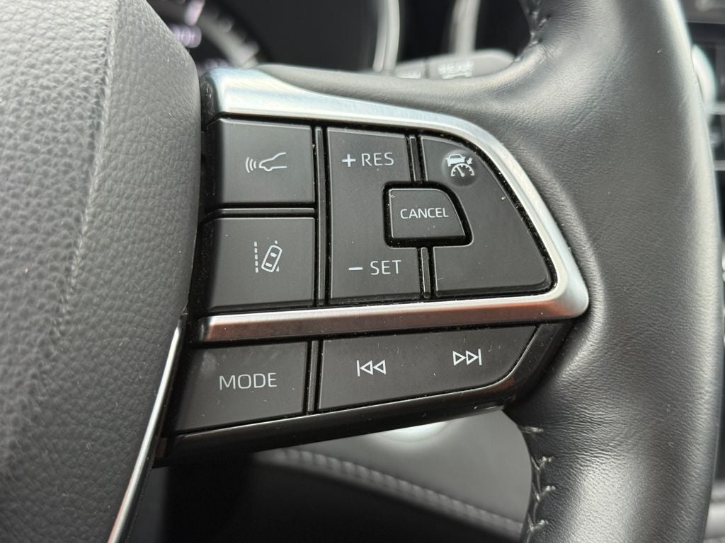 2021 Toyota Highlander Hybrid Limited Blue Certified AWD Near Milwaukee WI