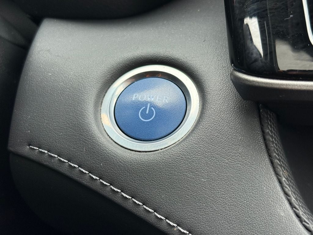 2021 Toyota Highlander Hybrid Limited Blue Certified AWD Near Milwaukee WI