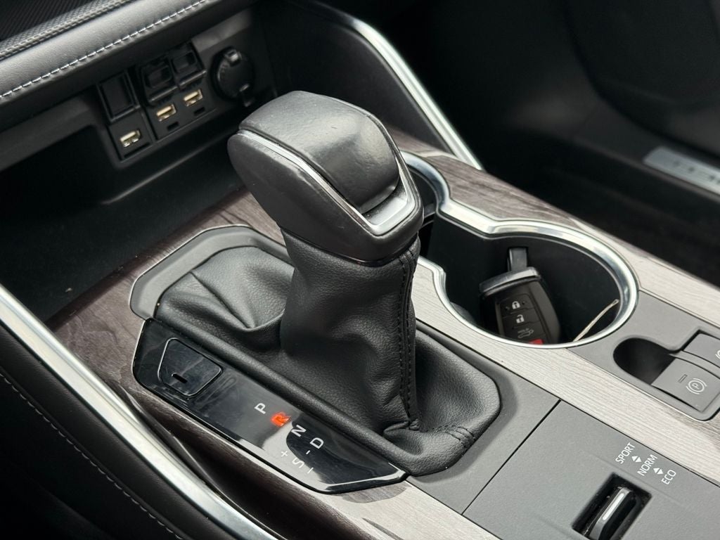 2021 Toyota Highlander Hybrid Limited Blue Certified AWD Near Milwaukee WI