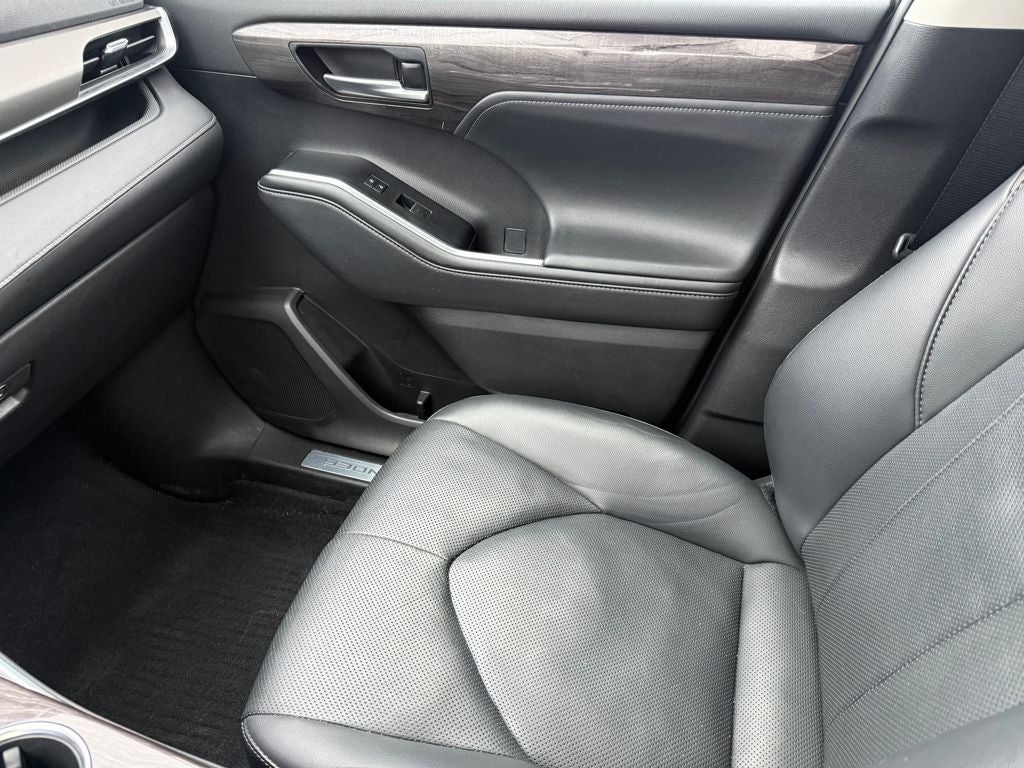 2021 Toyota Highlander Hybrid Limited Blue Certified AWD Near Milwaukee WI