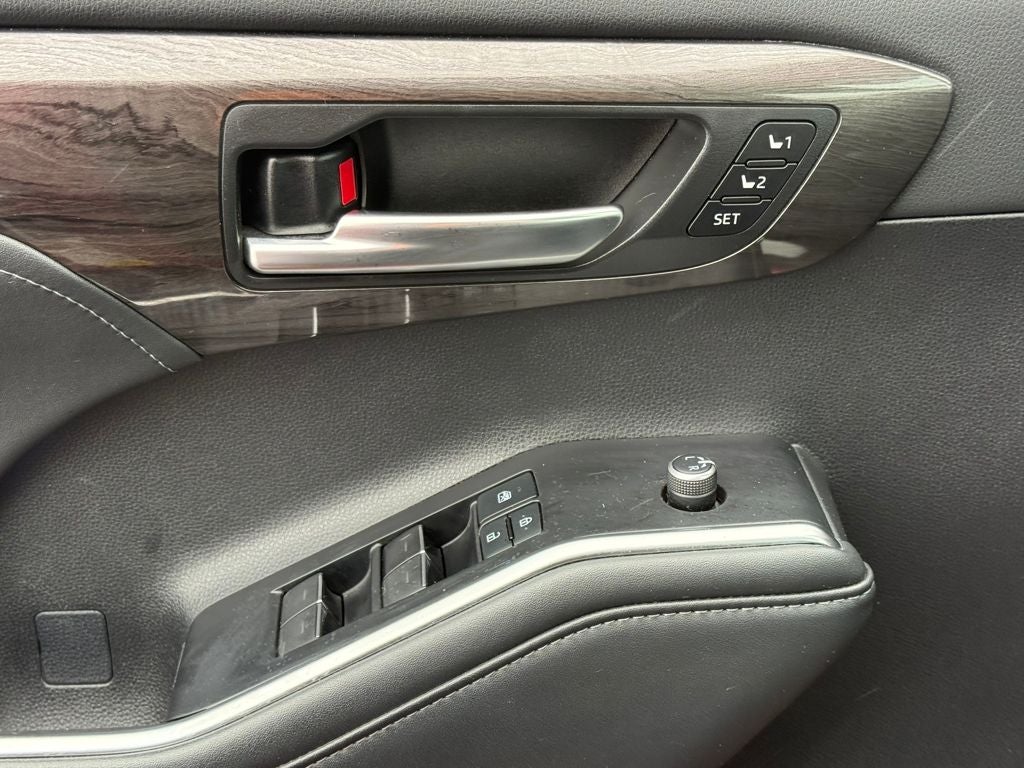 2021 Toyota Highlander Hybrid Limited Blue Certified AWD Near Milwaukee WI