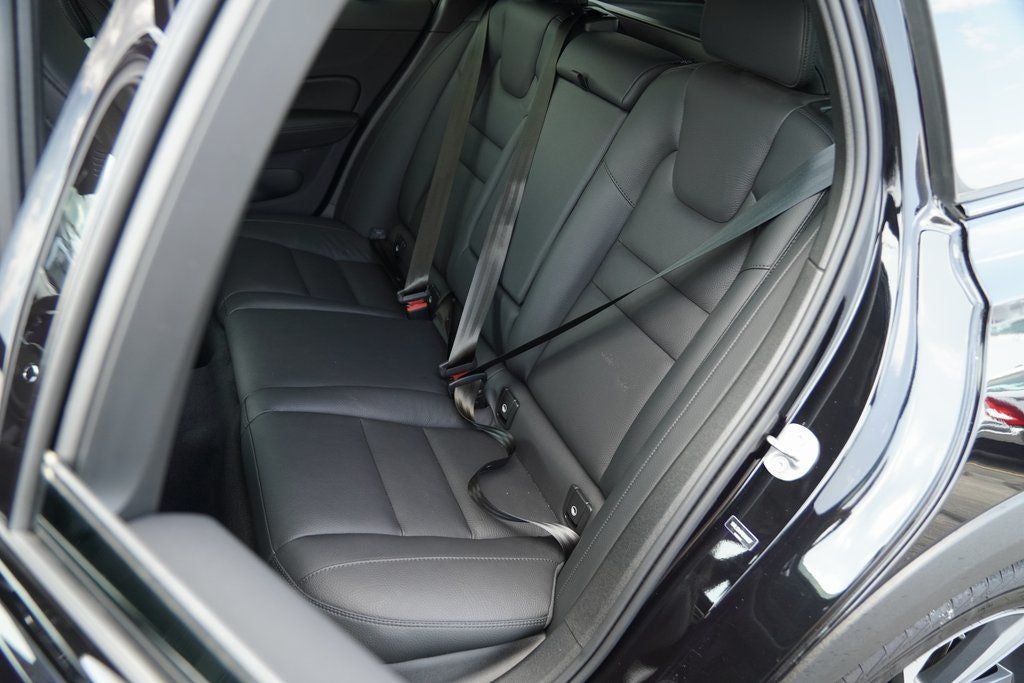 2024 Volvo V60 Cross Country B5 Plus AWD Near Milwaukee WI