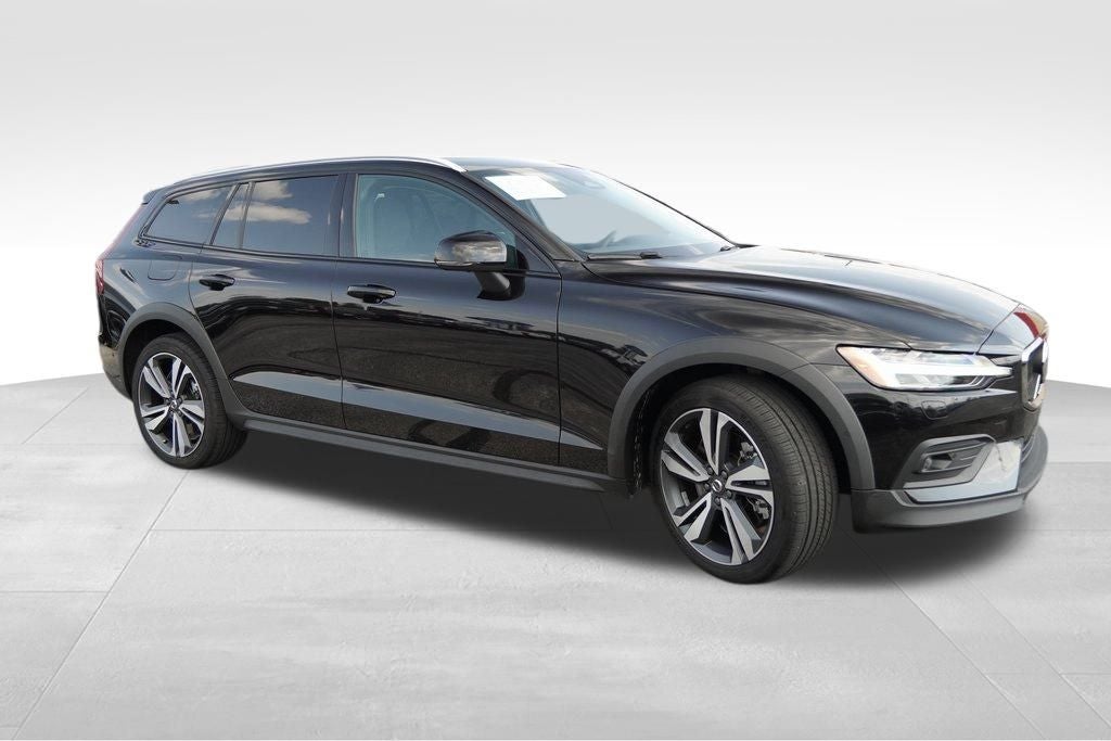 2024 Volvo V60 Cross Country B5 Plus AWD Near Milwaukee WI