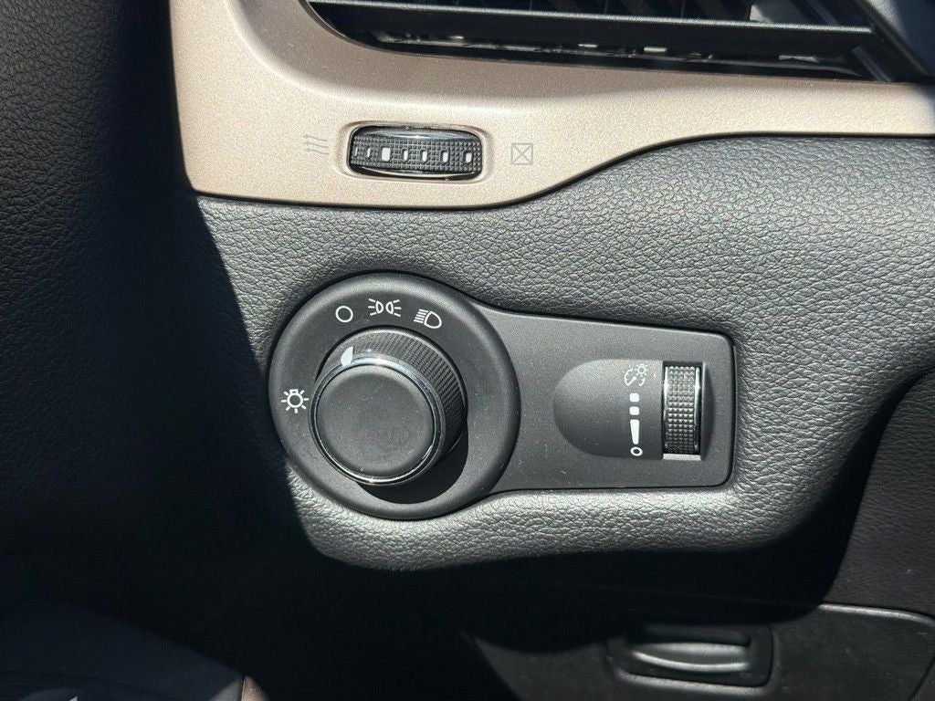 2017 Jeep Cherokee Sport