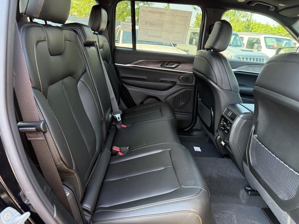 2026 Jeep Grand Cherokee Base