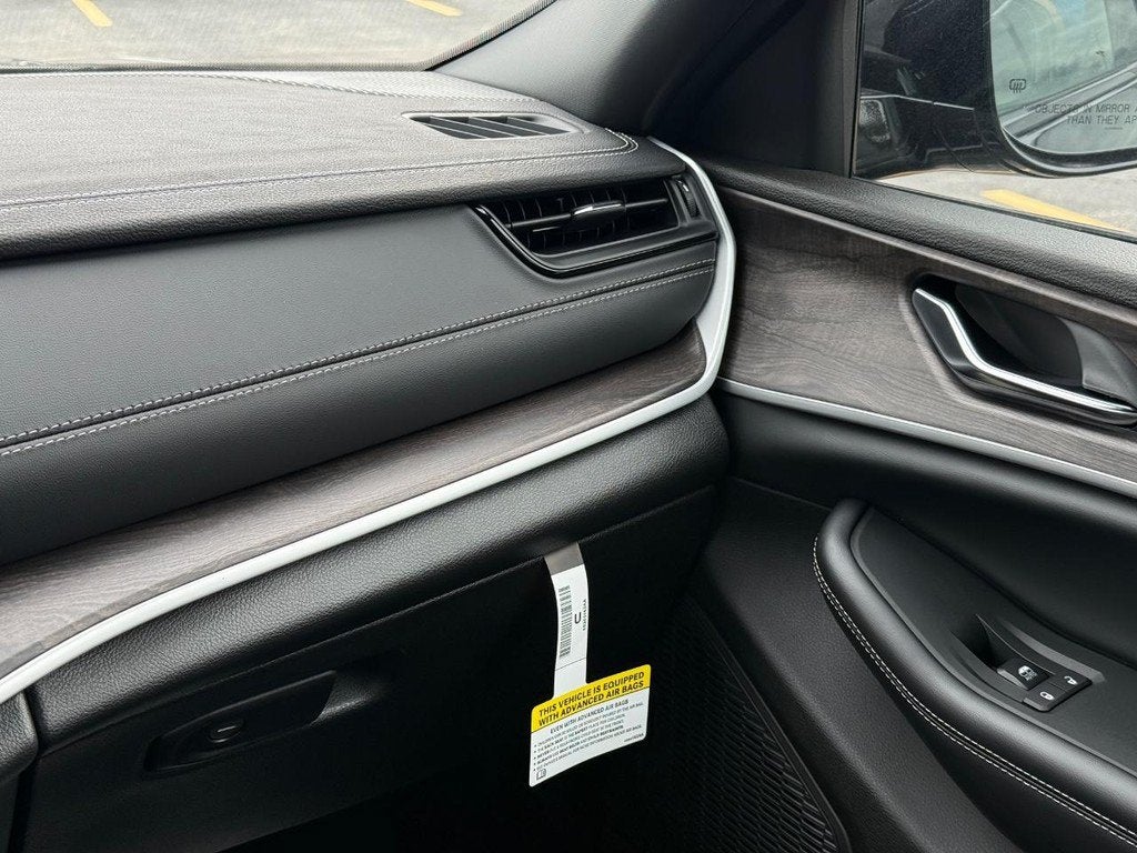 2027 Jeep Grand Cherokee L Laredo Altitude