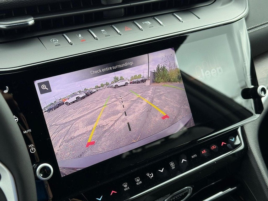 2027 Jeep Grand Cherokee L Laredo Altitude