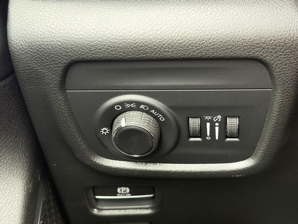 2027 Jeep Grand Cherokee L Laredo Altitude
