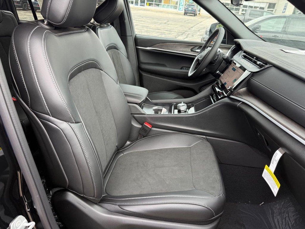 2027 Jeep Grand Cherokee L Laredo Altitude