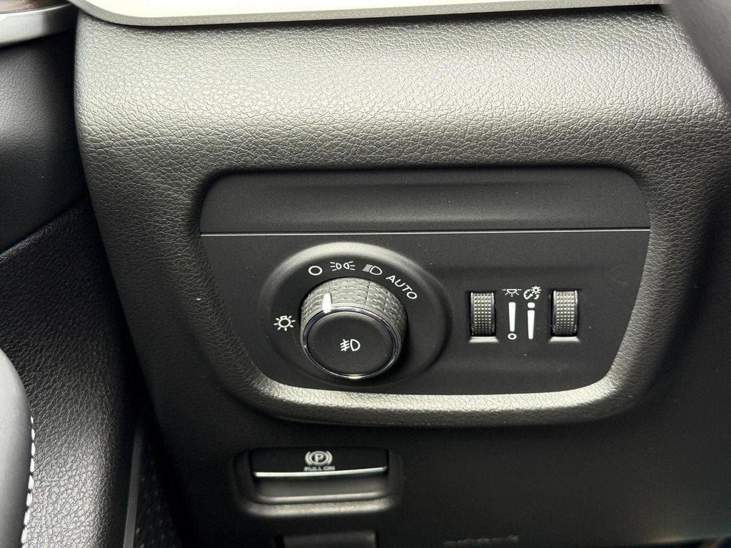 2027 Jeep Grand Cherokee L Limited Reserve