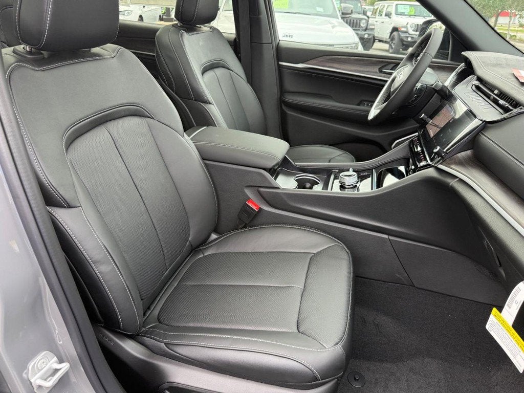 2027 Jeep Grand Cherokee L Limited Reserve