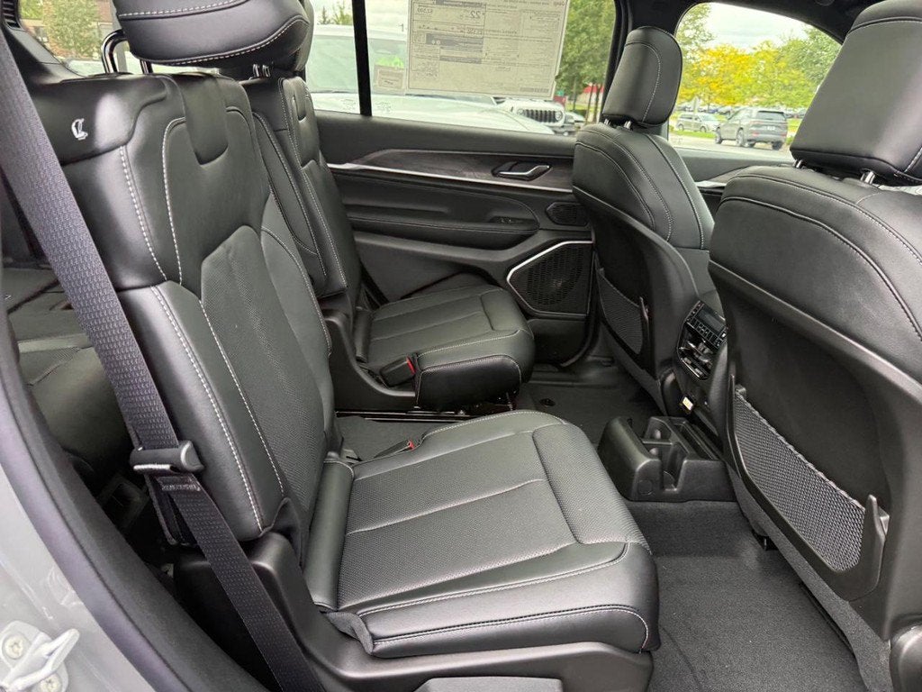 2027 Jeep Grand Cherokee L Limited Reserve