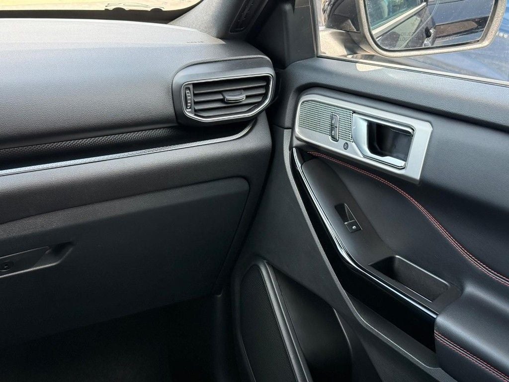 2024 Ford Explorer ST-Line
