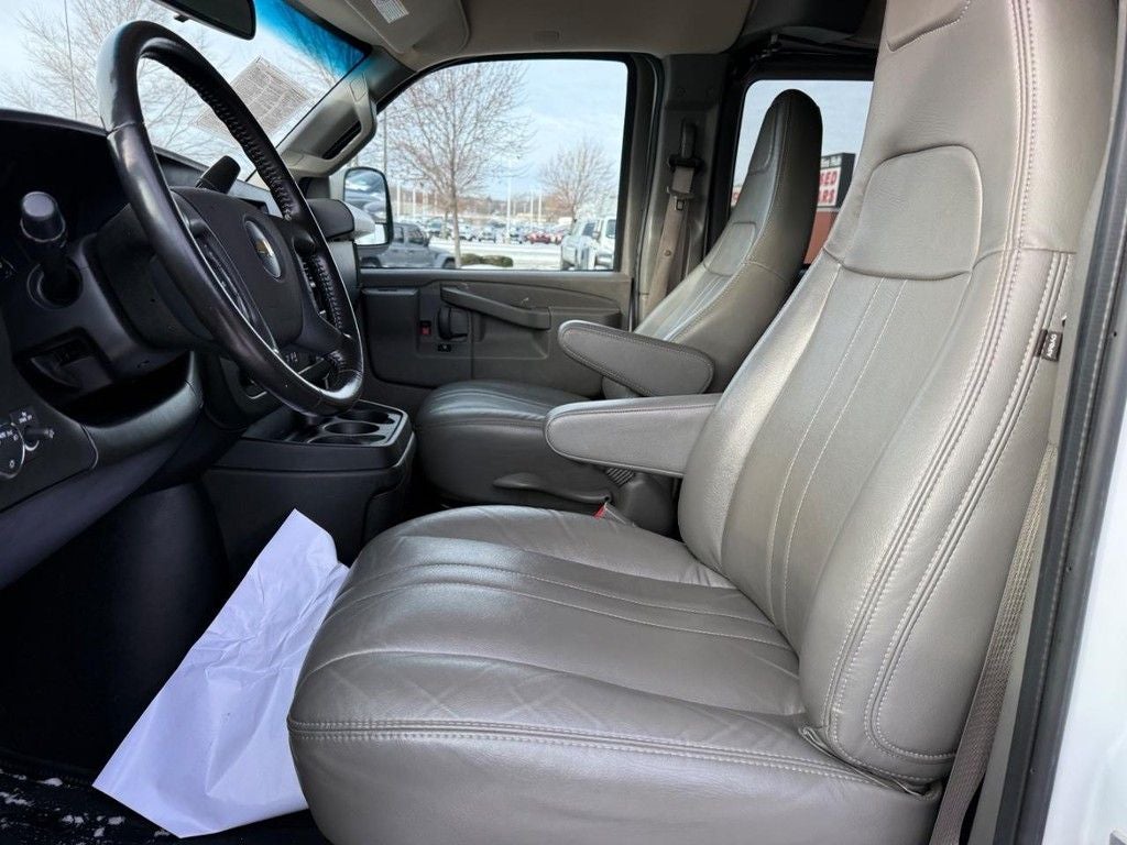 2022 Chevrolet Express 3500 LS Passenger