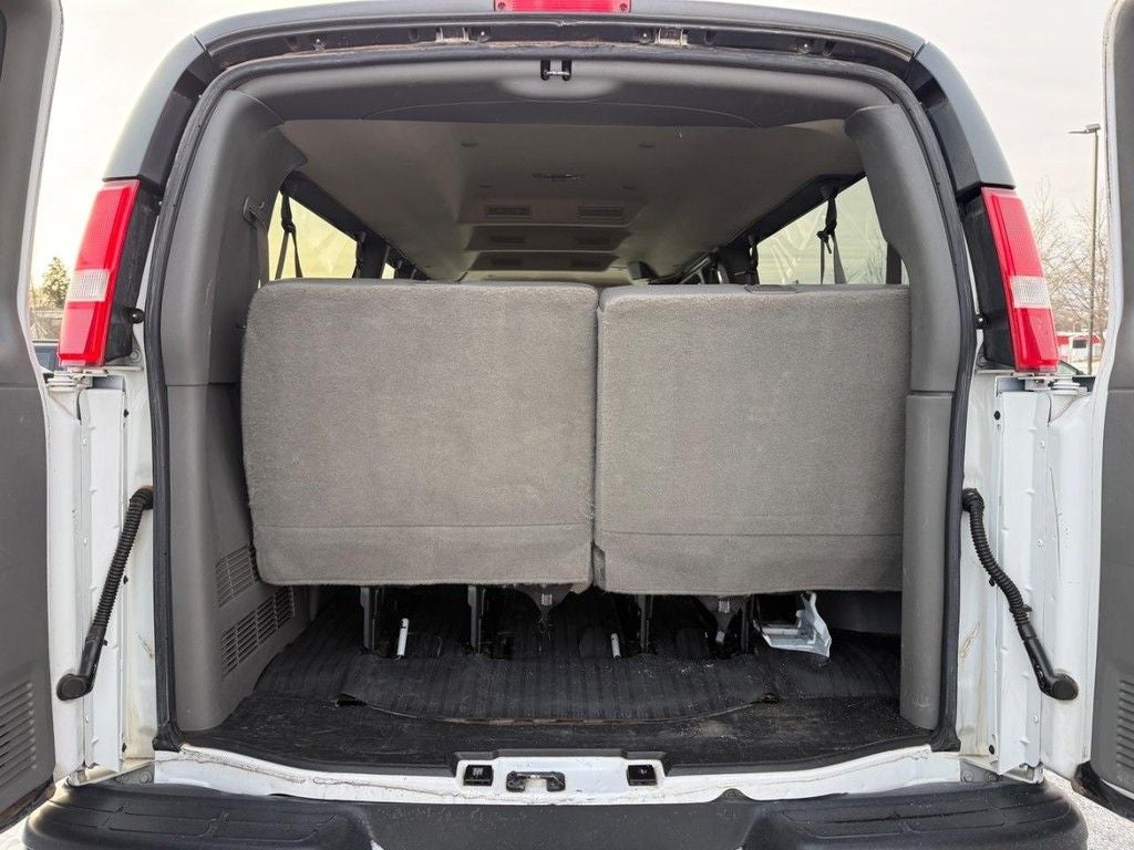 2022 Chevrolet Express 3500 LS Passenger