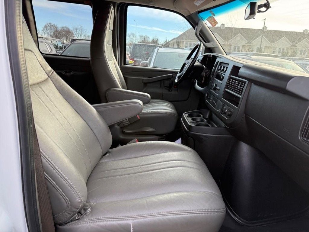 2022 Chevrolet Express 3500 LS Passenger