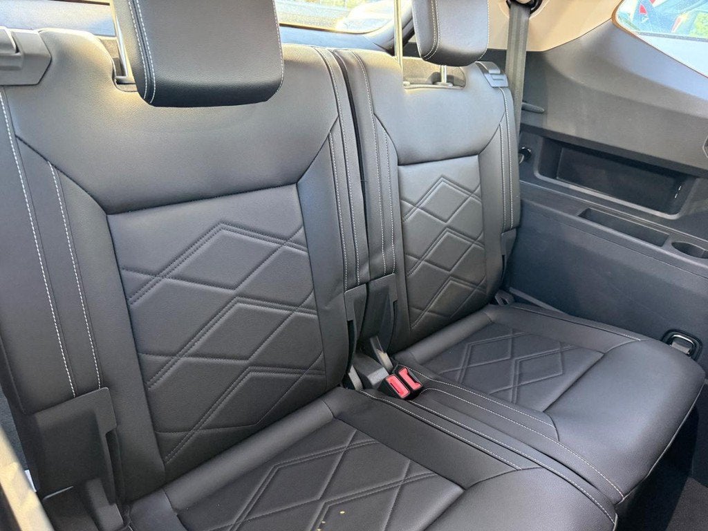 2025 Volkswagen Atlas 2.0T SE w/Technology NEAR MILWAUKEE WI