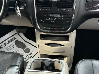 2014 Chrysler Town & Country Touring Near Milwaukee Wisconsin