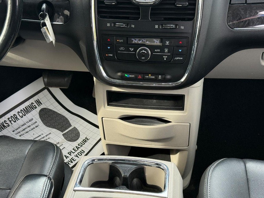 2014 Chrysler Town & Country Touring Near Milwaukee Wisconsin