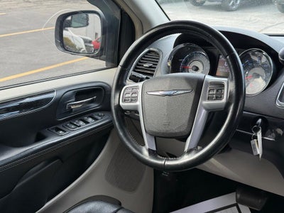 2014 Chrysler Town & Country Touring Near Milwaukee Wisconsin