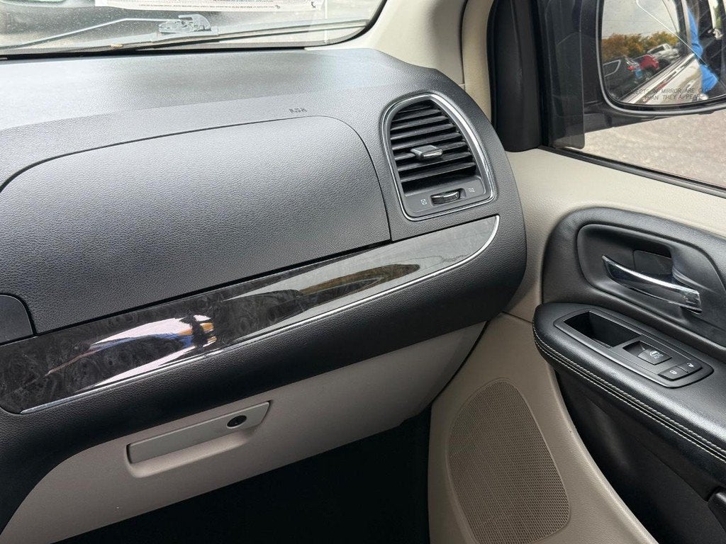 2014 Chrysler Town & Country Touring Near Milwaukee Wisconsin