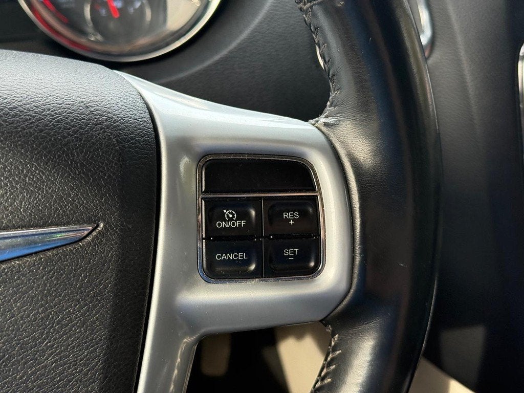 2014 Chrysler Town & Country Touring Near Milwaukee Wisconsin