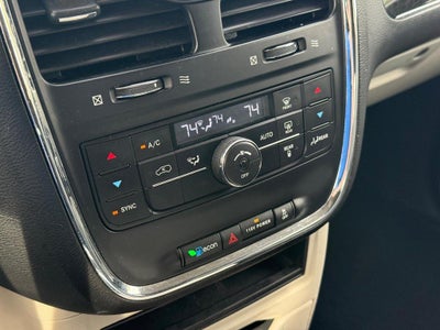 2014 Chrysler Town & Country Touring Near Milwaukee Wisconsin