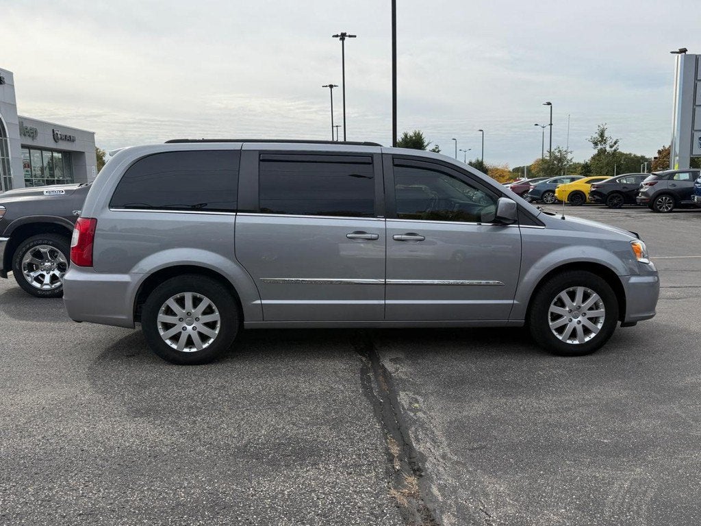 2014 Chrysler Town & Country Touring Near Milwaukee Wisconsin