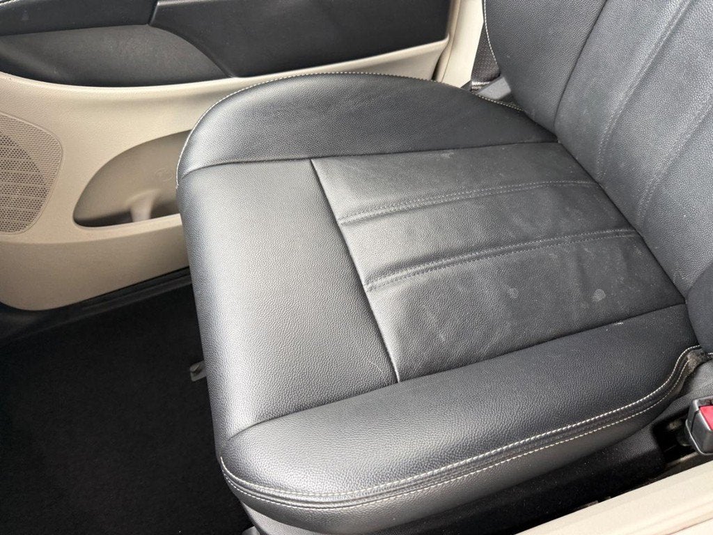 2014 Chrysler Town & Country Touring Near Milwaukee Wisconsin
