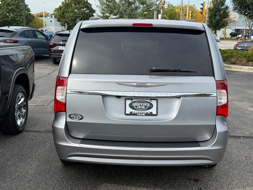 2014 Chrysler Town & Country Touring Near Milwaukee Wisconsin