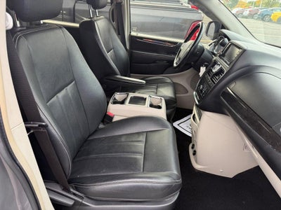 2014 Chrysler Town & Country Touring Near Milwaukee Wisconsin