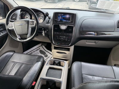 2014 Chrysler Town & Country Touring Near Milwaukee Wisconsin