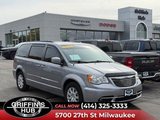 2014 Chrysler Town &amp; Country Touring Near Milwaukee Wisconsin