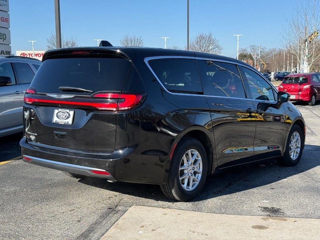 2025 Chrysler Pacifica Select