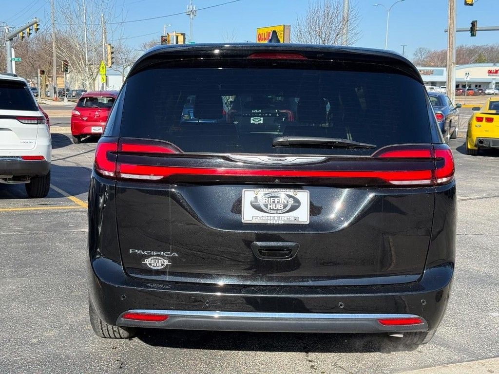 2025 Chrysler Pacifica Select