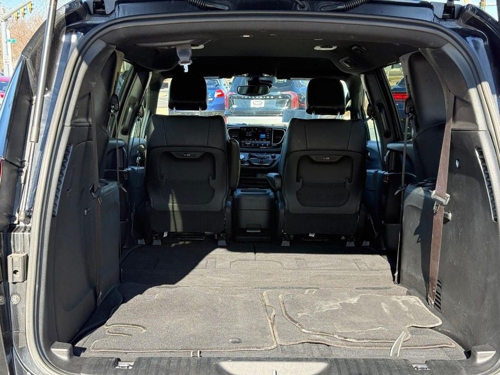 2025 Chrysler Pacifica Select