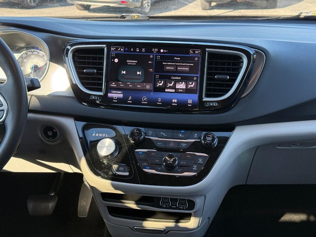 2024 Chrysler Pacifica Touring L NEAR MILWAUKEE WI
