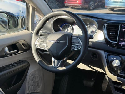 2024 Chrysler Pacifica Touring L NEAR MILWAUKEE WI