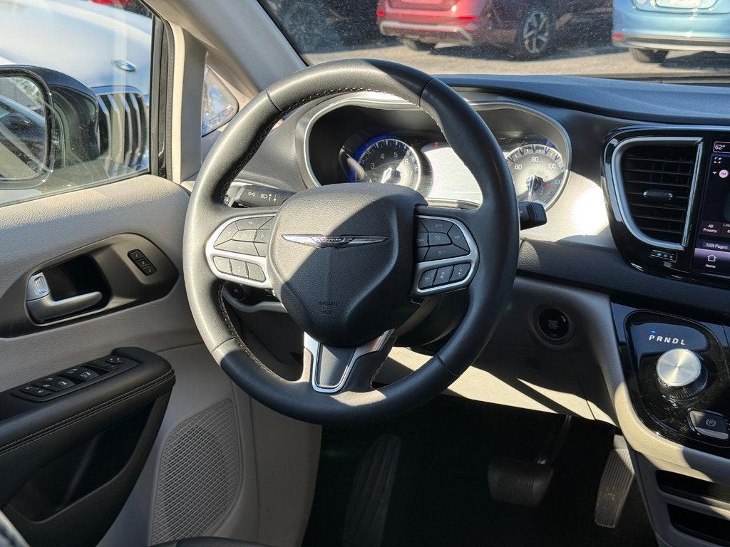 2024 Chrysler Pacifica Touring L NEAR MILWAUKEE WI