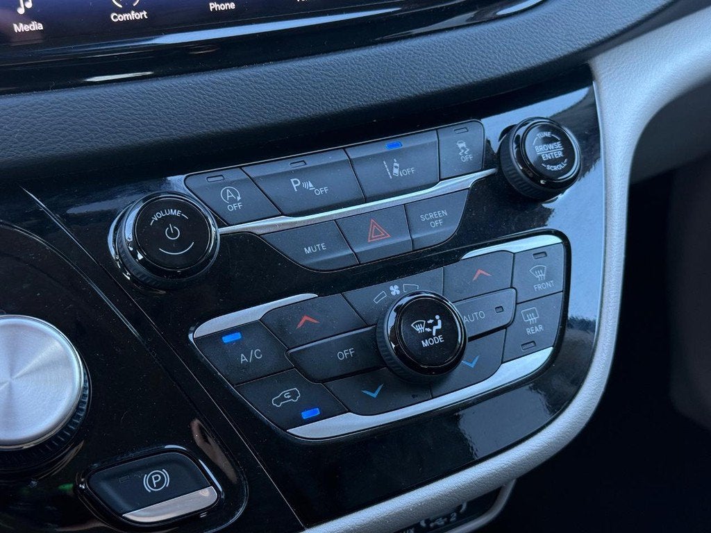 2024 Chrysler Pacifica Touring L NEAR MILWAUKEE WI
