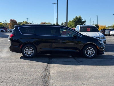 2024 Chrysler Pacifica Touring L NEAR MILWAUKEE WI