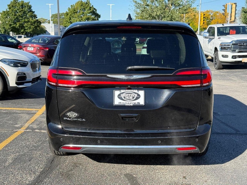 2024 Chrysler Pacifica Touring L NEAR MILWAUKEE WI